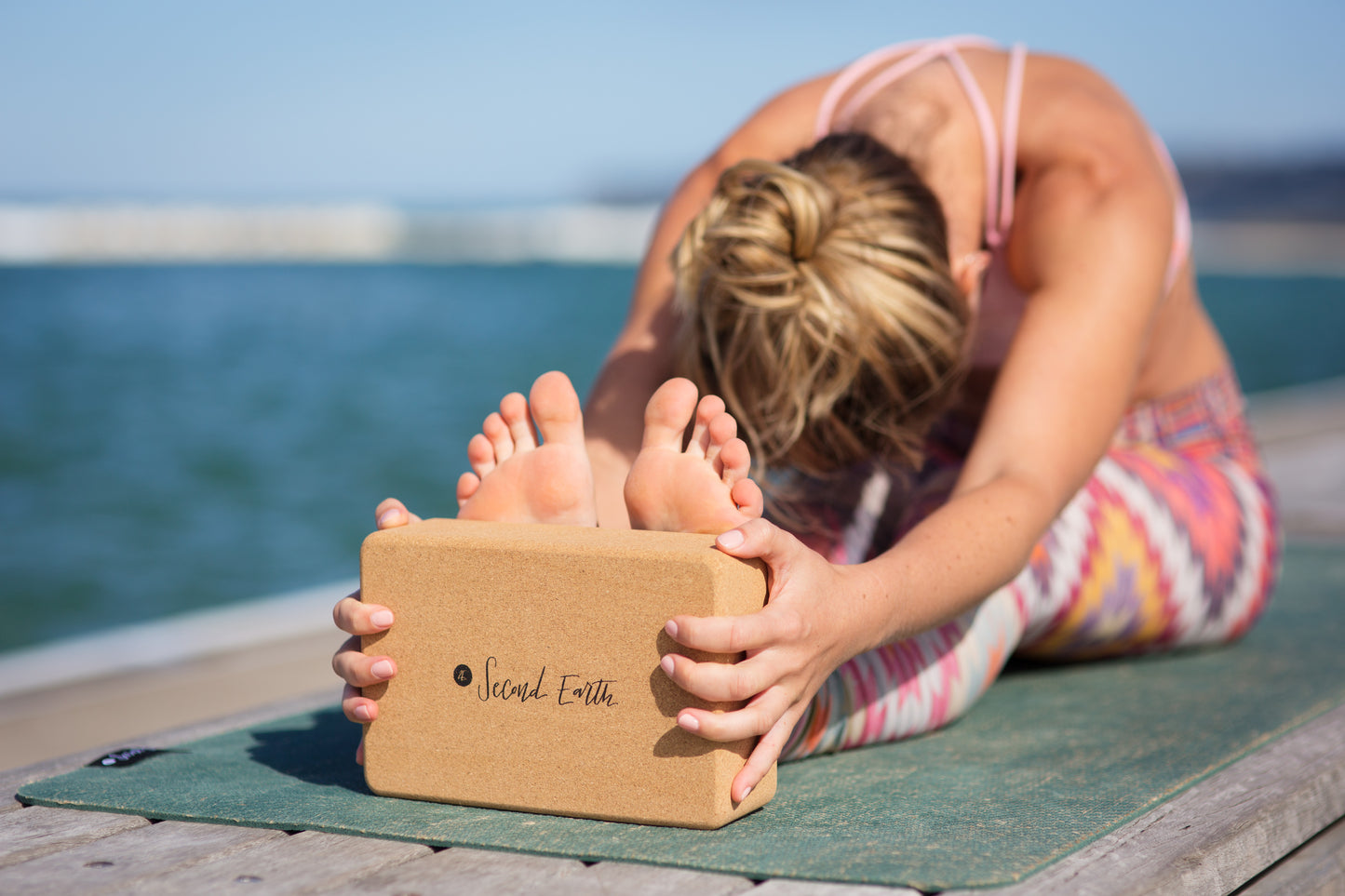 2E 'Levitate' natural cork yoga block